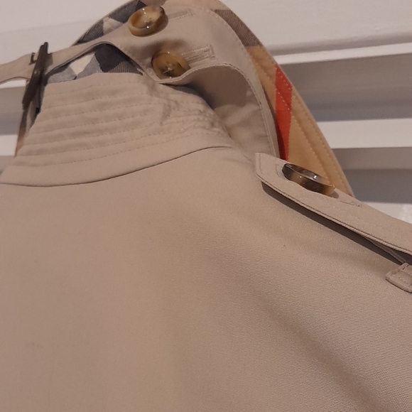 Burberry trench coat - Picture 2 of 11